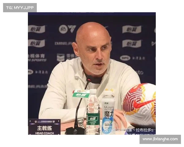 横滨水手中卫队长穆斯卡特正式加盟上港 9月转会踢亚冠引期待 横滨水手中卫队长穆斯卡特正式加盟上港 9月转会踢亚冠引期待